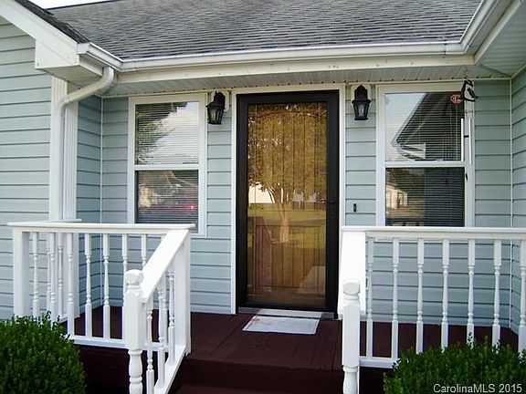 2nd image of 124 Hyde Ln