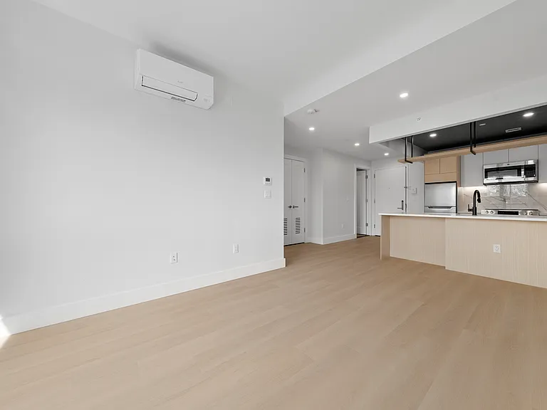 77-63 Vleigh Pl #215 — Photo 7