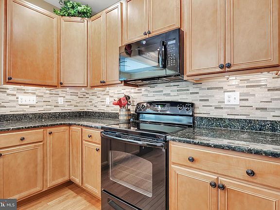 5th image of 303 E Furrow Ln