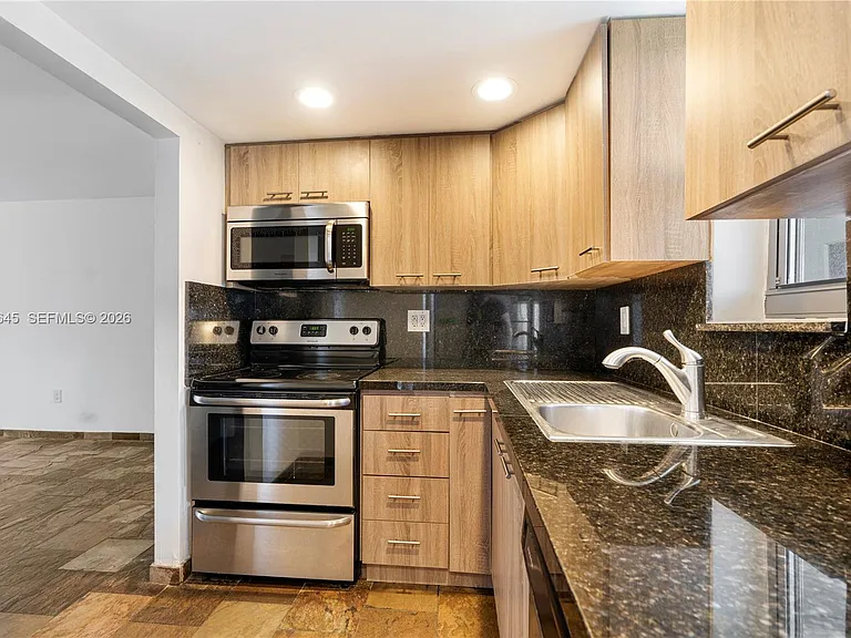 1674 Bay Rd #301 — Photo 8