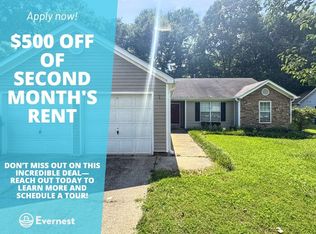 145 Waters Edge Dr, Locust Grove, GA 30248