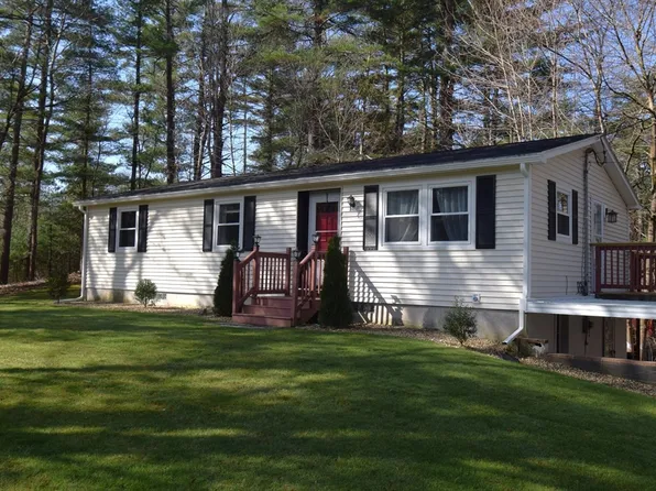 2 Bartlett St, Newton, NH 03858