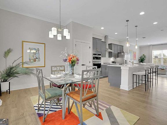 5th image of 820 Fairview Cir