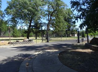 579 E Forks Cir, Cave Junction, OR 97523