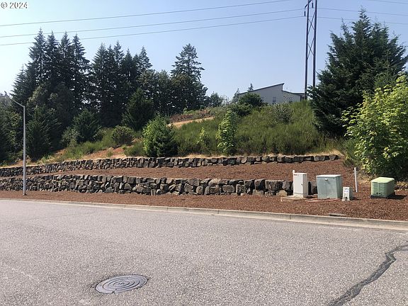 3rd image of Elk Meadows Dr