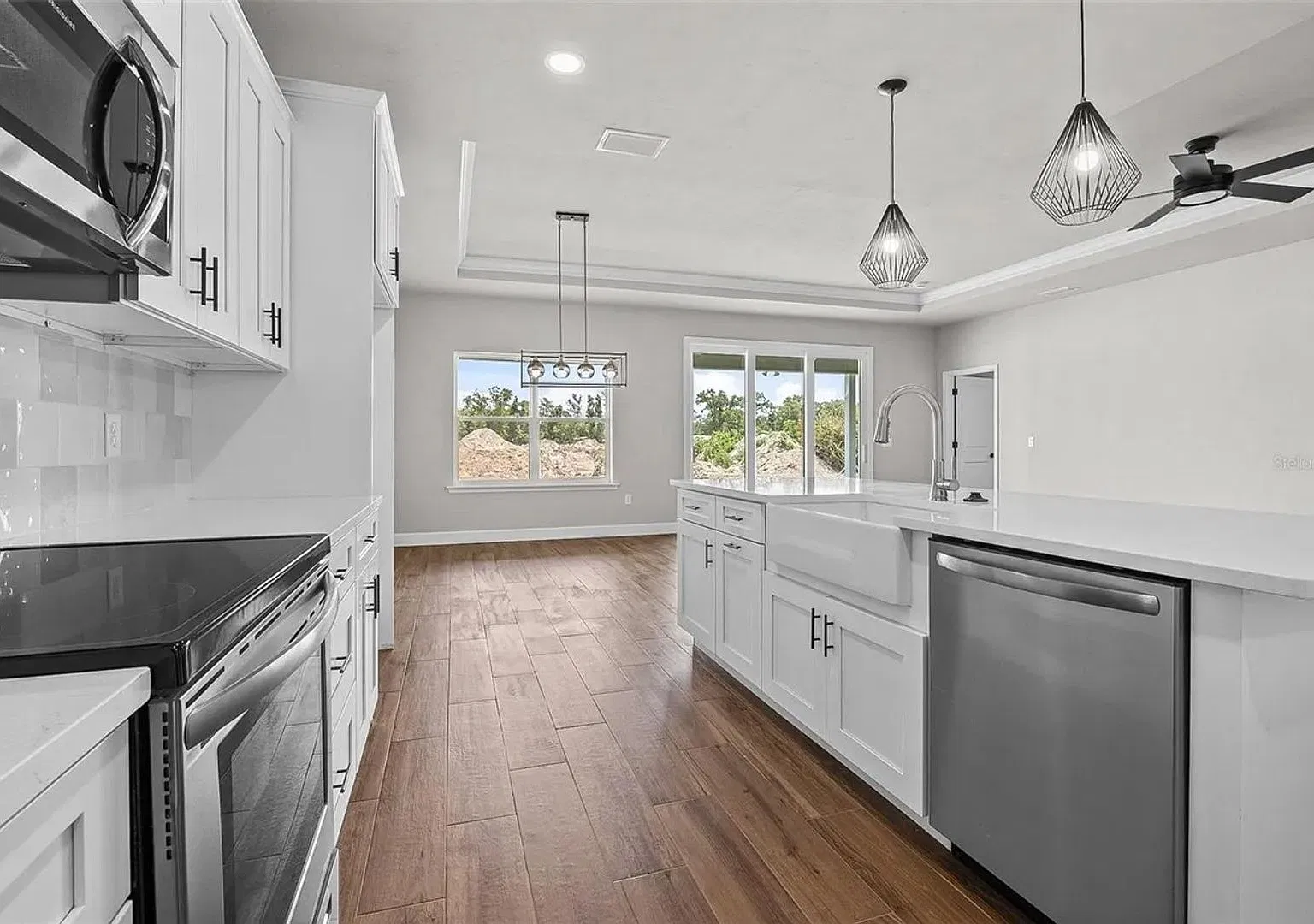 3 Bedroom 2.5 Bath In Grand Oaks — Photo 2