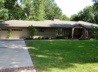 9215 Cherokee Ln, Leawood, KS 66206
