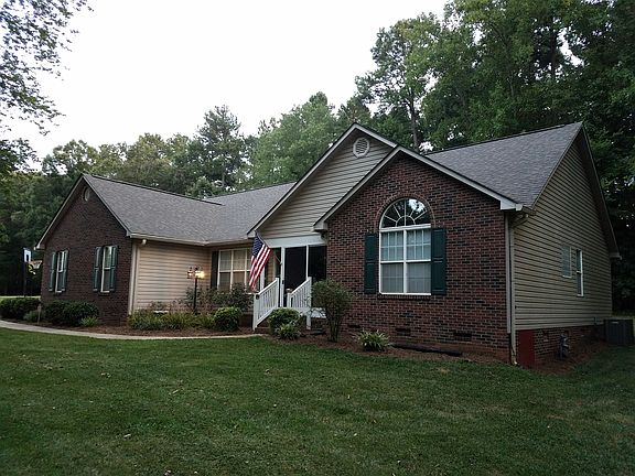 3rd image of 425 Bonaventure Dr