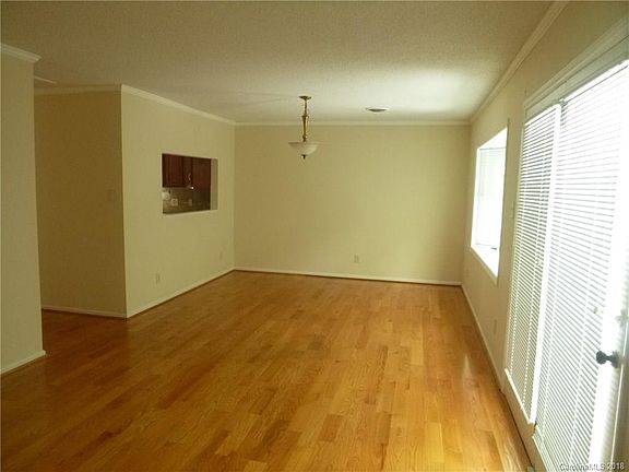 4th image of 100 W Park Ave