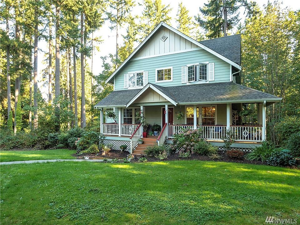2 story craftsman built by Central Highlands in 2002. 