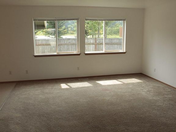 5th image of 16331 Birkland St SE