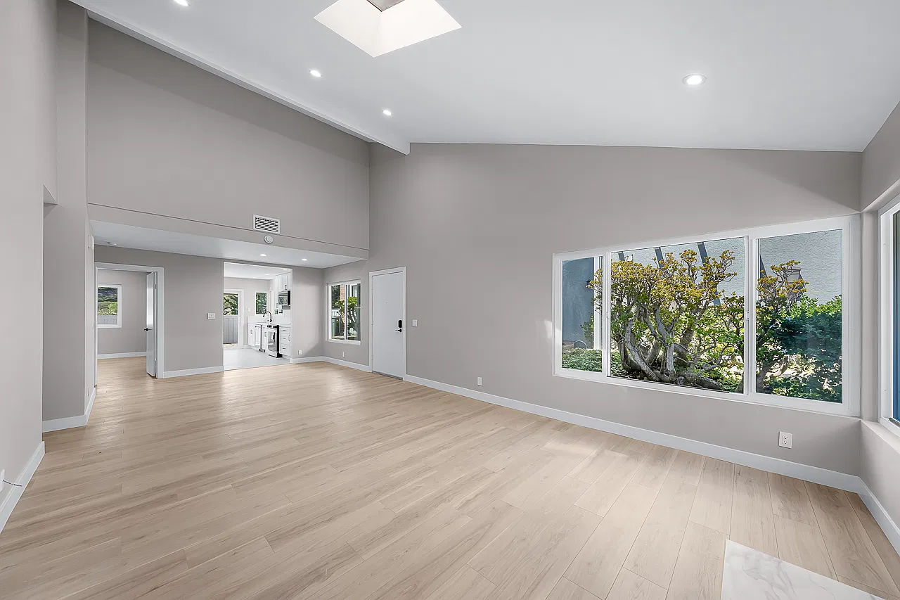 2 bed, 1111 sqft, $5,000 — Photo 2