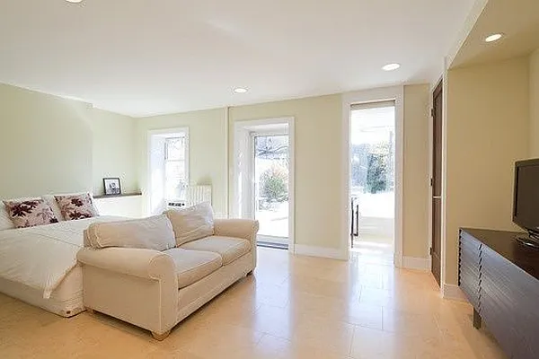 Rented by Compass | media 18