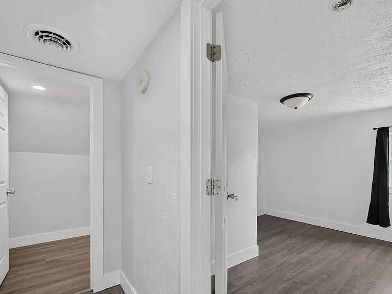918 Elm St — Photo 8