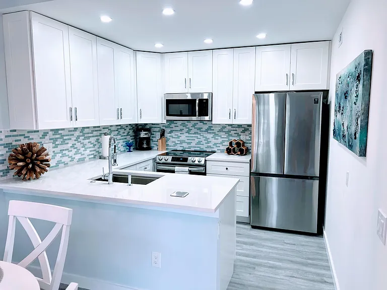 647 Waterside Dr — Photo 3