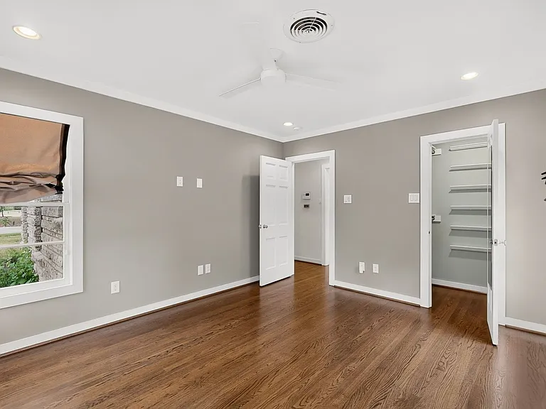 2323 Barberry Dr — Photo 31
