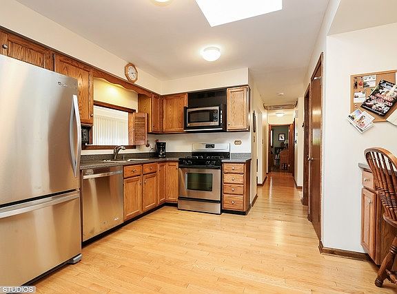 3rd image of 7712 Knottingham Ln