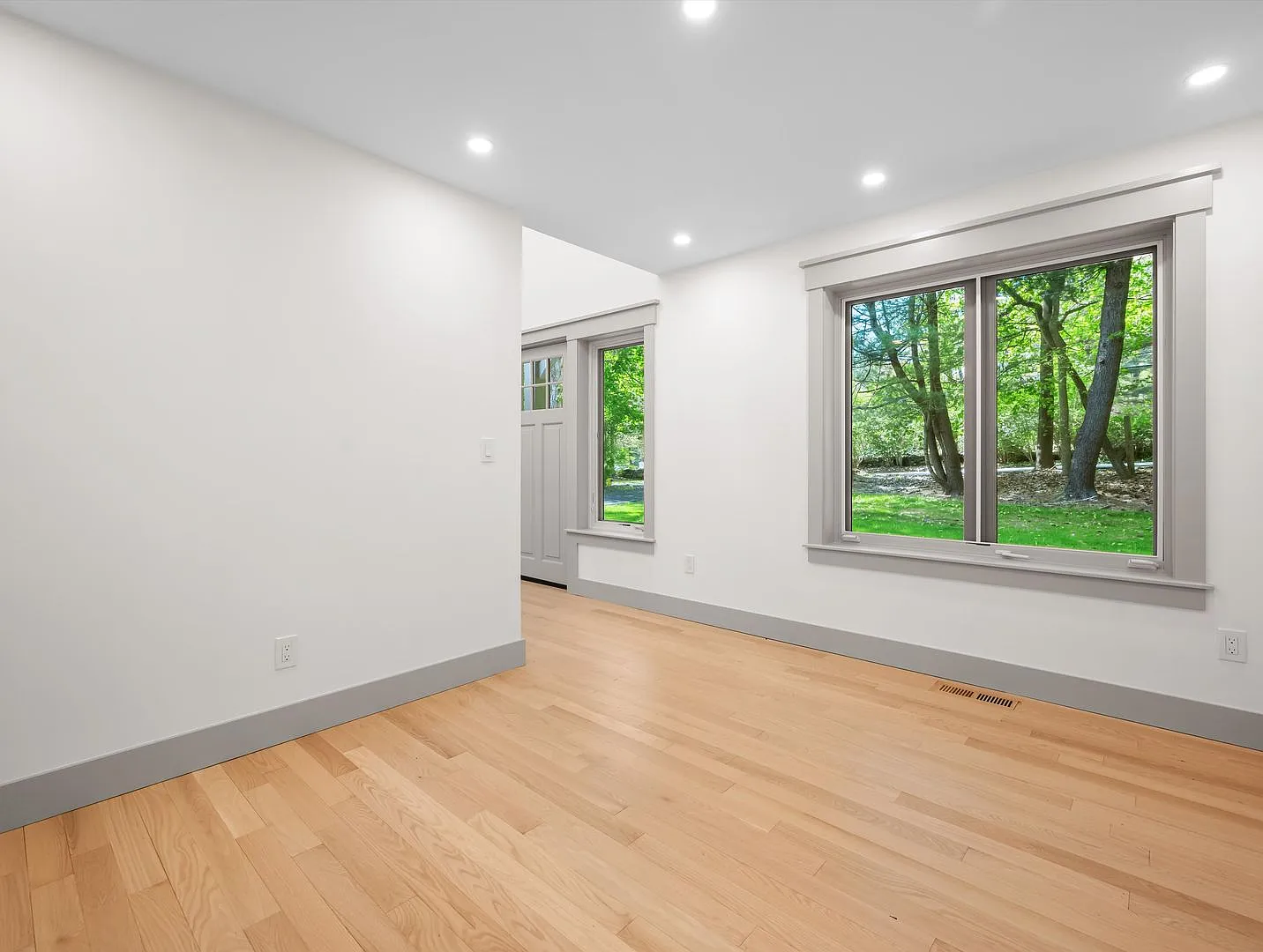 Modern Farmhouse 3 Bedroom 3.5 Bathroom — Photo 4