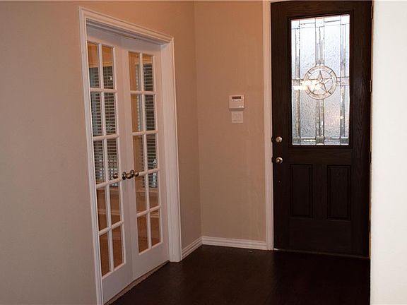 2nd image of 220 Carrington Ln
