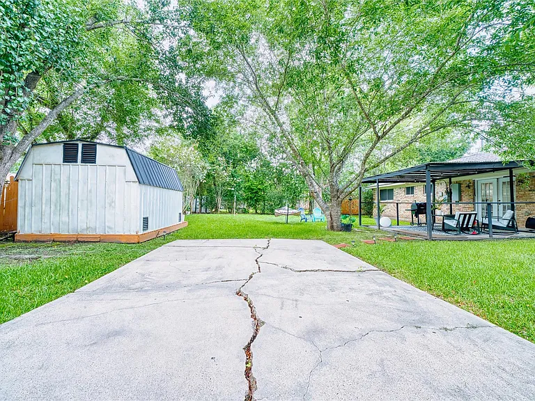 5911 Dawnridge Dr — Photo 37