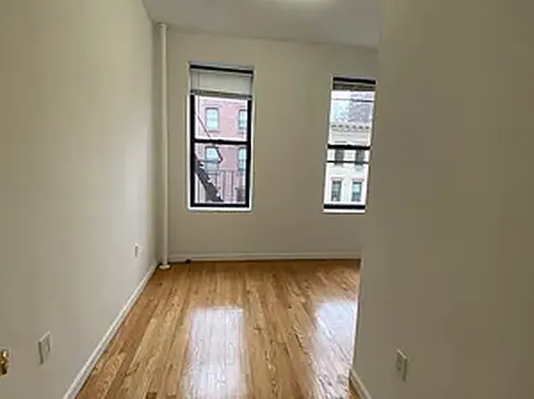 221 East 32nd Street image 2 of 6