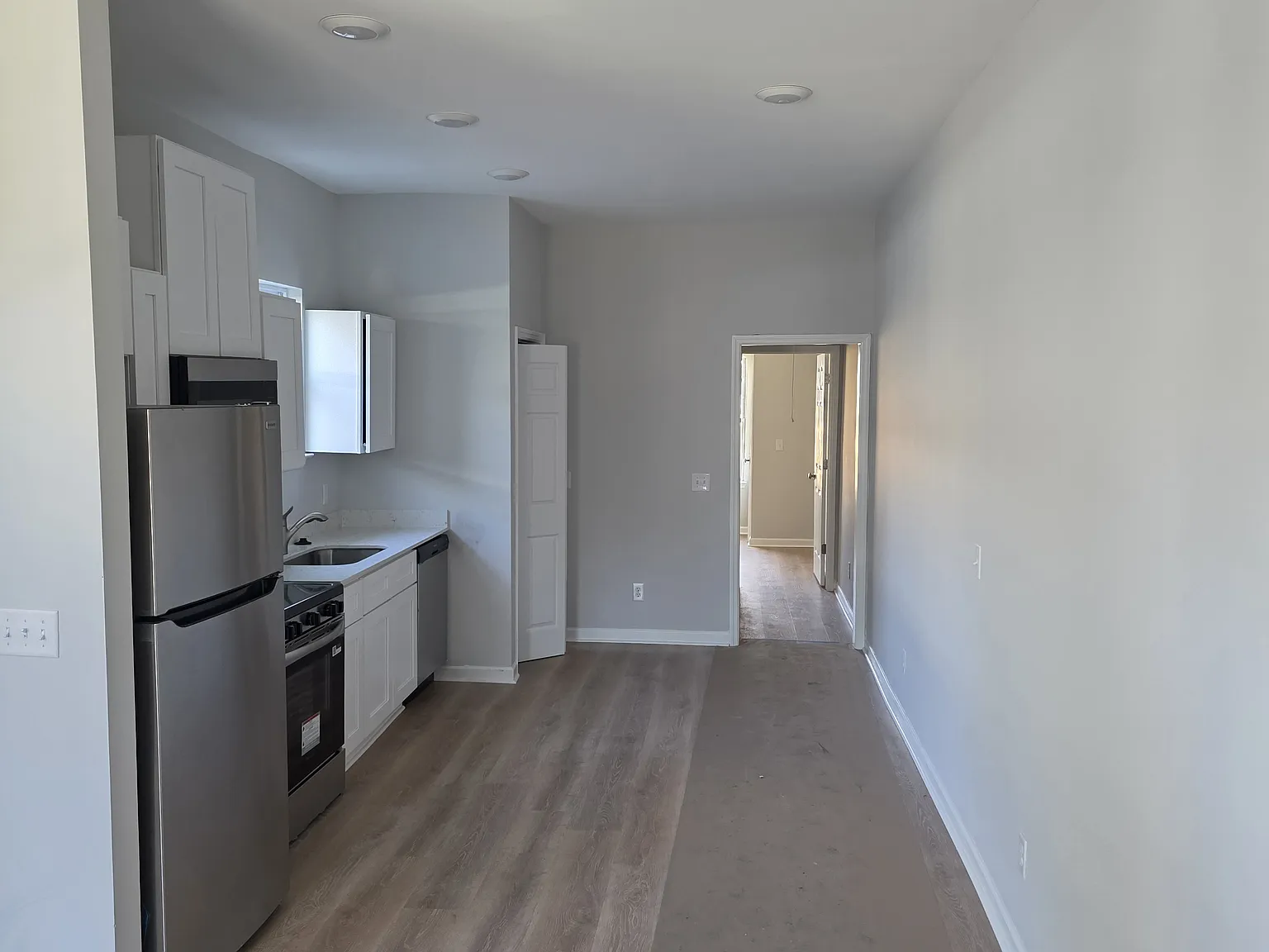 706 W 51st St — Photo 1