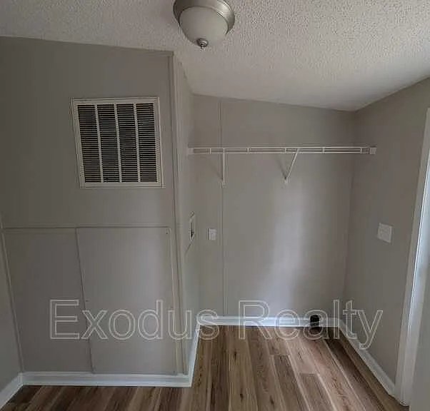 94 Sean Ln — Photo 12