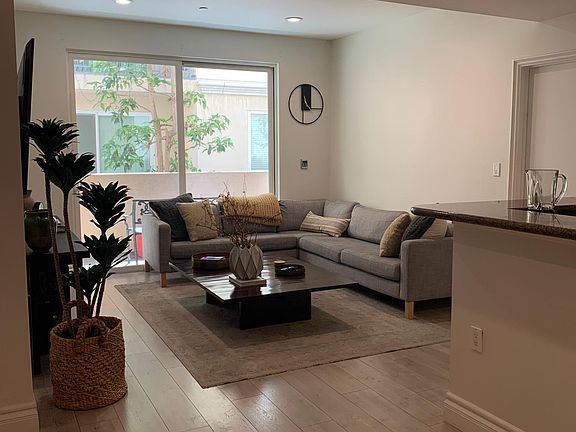 4th image of 13951 Sherman Way Unit 204