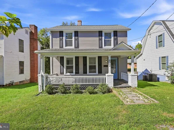 622 S George St, Charles Town, WV 25414