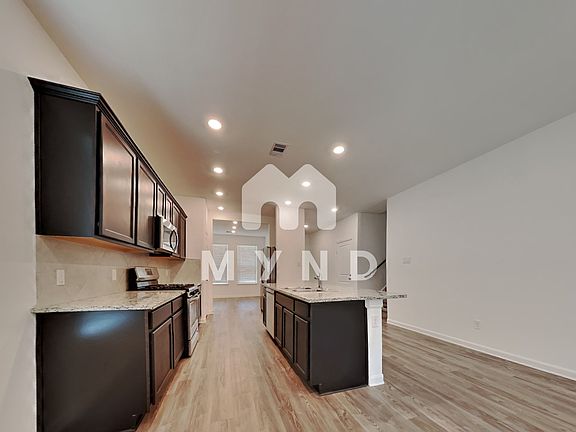 3rd image of 1102 Bulwark Dr
