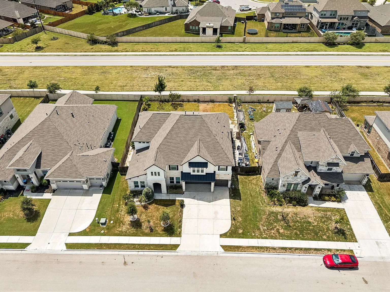 5 bed, 4.5 bath, 4537 sqft, $3,900 — Photo 3