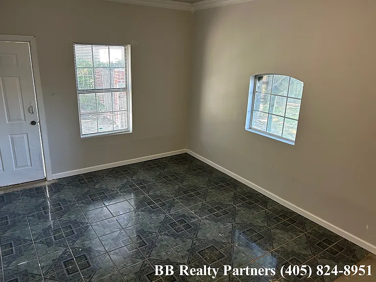 10 S Yorktown Ave — Photo 29