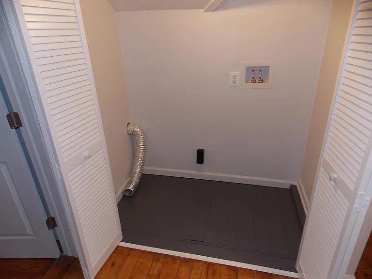 270 Wellington Rd — Photo 31