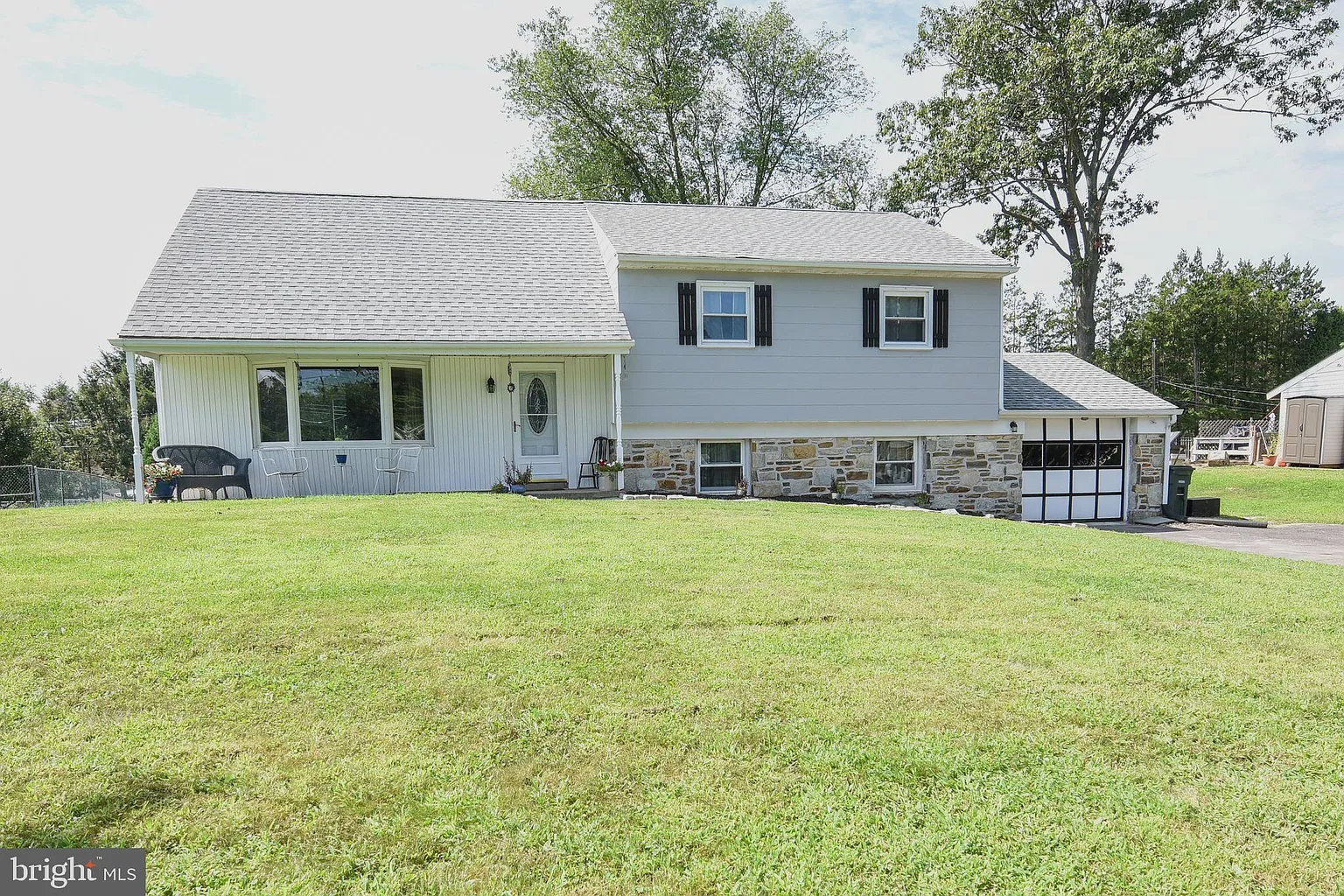 106 Holly Rd photo 1