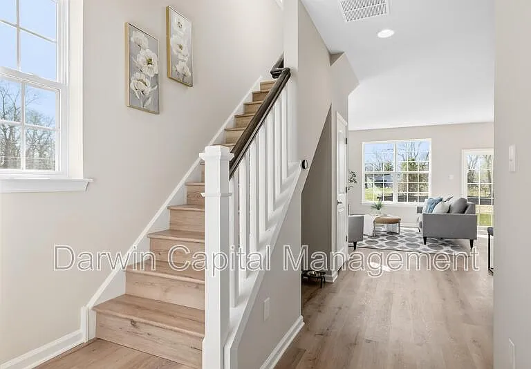 385 N Tuckahoe Rd — Photo 5