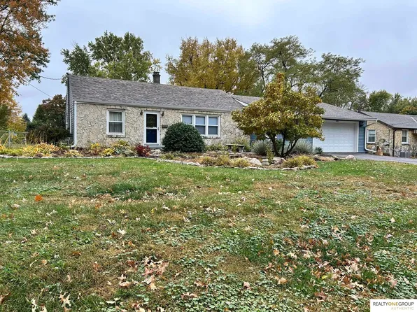 4325 Grover St, Omaha, NE 68105