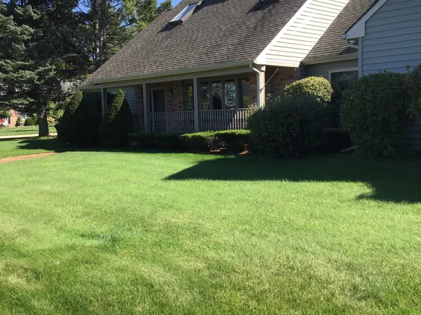 585 S Bay Cir, Colchester, VT 05446