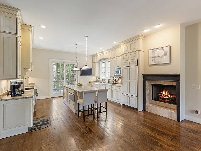115 Falls Ct W — Photo 4