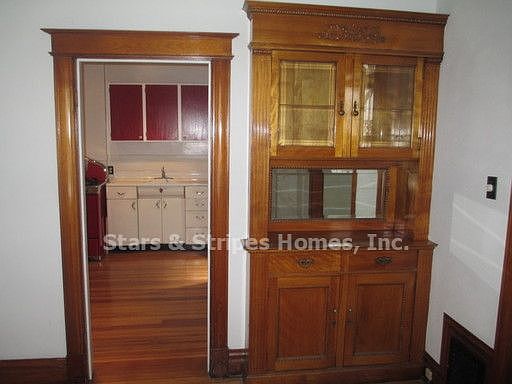 5th image of 688 S Grant St