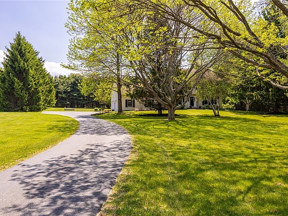 2nd image of 373 Parrish Rd