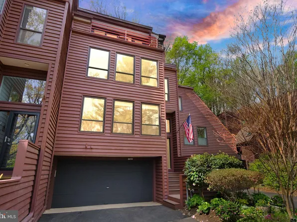2013 Turtle Pond Dr, Reston, VA 20191