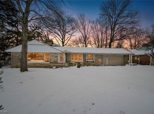 1081 Carver Rd, Cleveland Heights, OH 44112