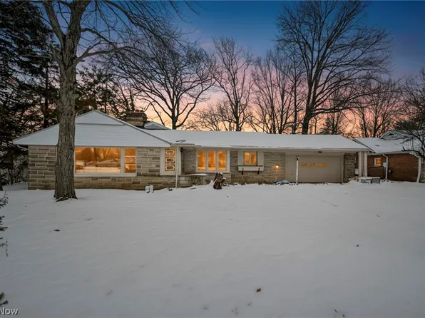 1081 Carver Rd, Cleveland Heights, OH 44112