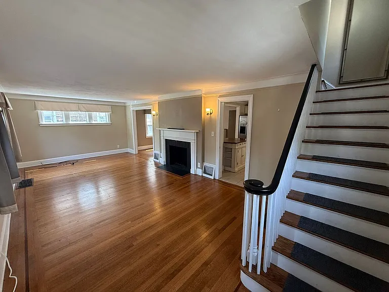 503 Commonwealth Ave — Photo 4