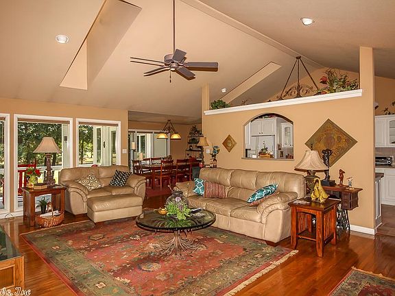3rd image of 13 San Pablo Ln