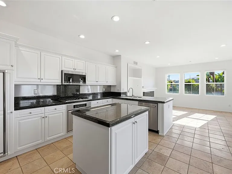 42 Paseo Vis — Photo 4
