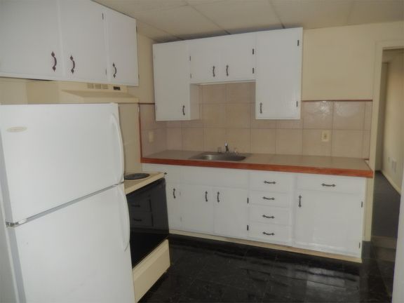 3rd image of 1135 Lancaster Ave APT 2