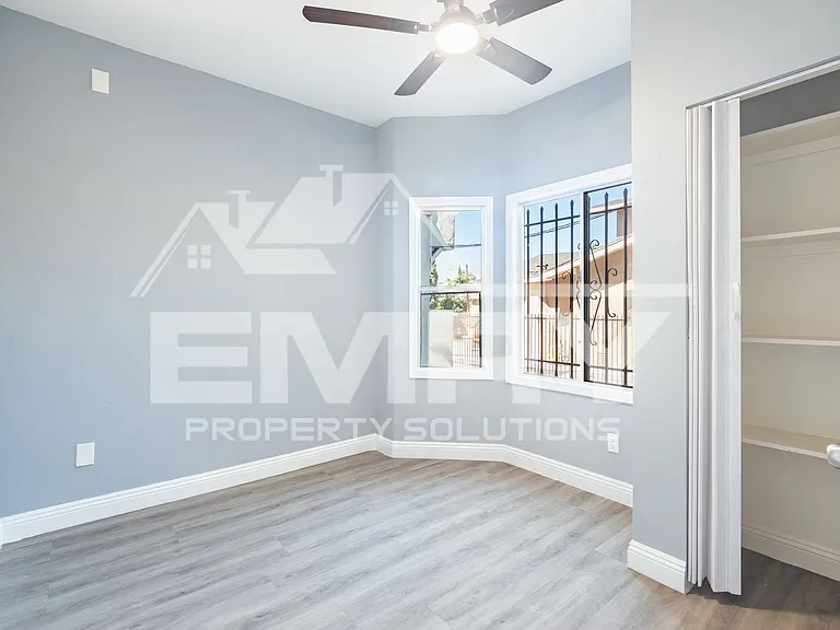 4302 S Hoover St — Photo 10