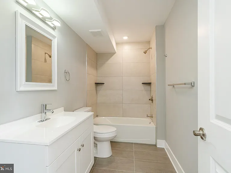 2500 N Mascher St #14 — Photo 12