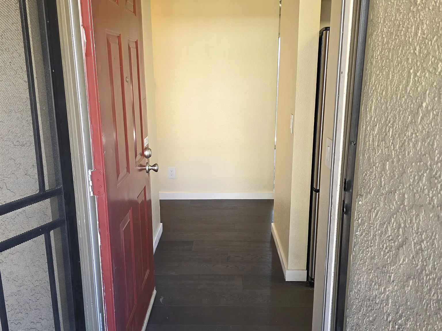 673 Royston Ln — Photo 1